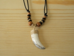 N-8453 - Tiger Shell  Pendant Necklace