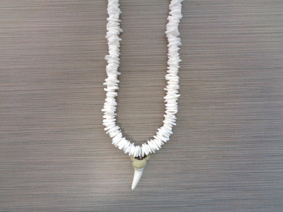 SN-8036F - Faux Shark Tooth on White Chip Shell Necklace 