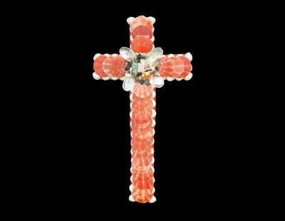 3209 - Wooden Cross with Shells - Red
