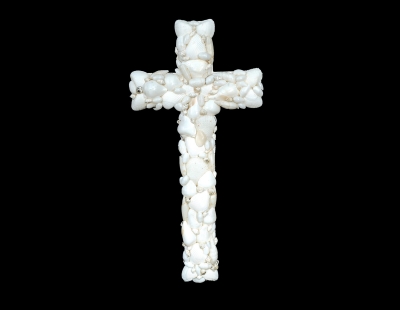 3210 - Wooden Cross with Shells - White
